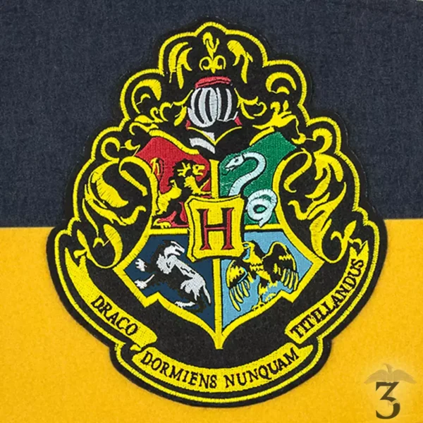 DRAPEAU POUDLARD - Les Trois Reliques, magasin Harry Potter - Photo N°2