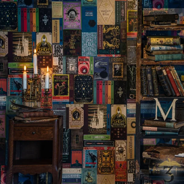 Papier peint Minalima Couvertures de Livres de Poudlard - Les Trois Reliques, magasin Harry Potter - Photo N°2